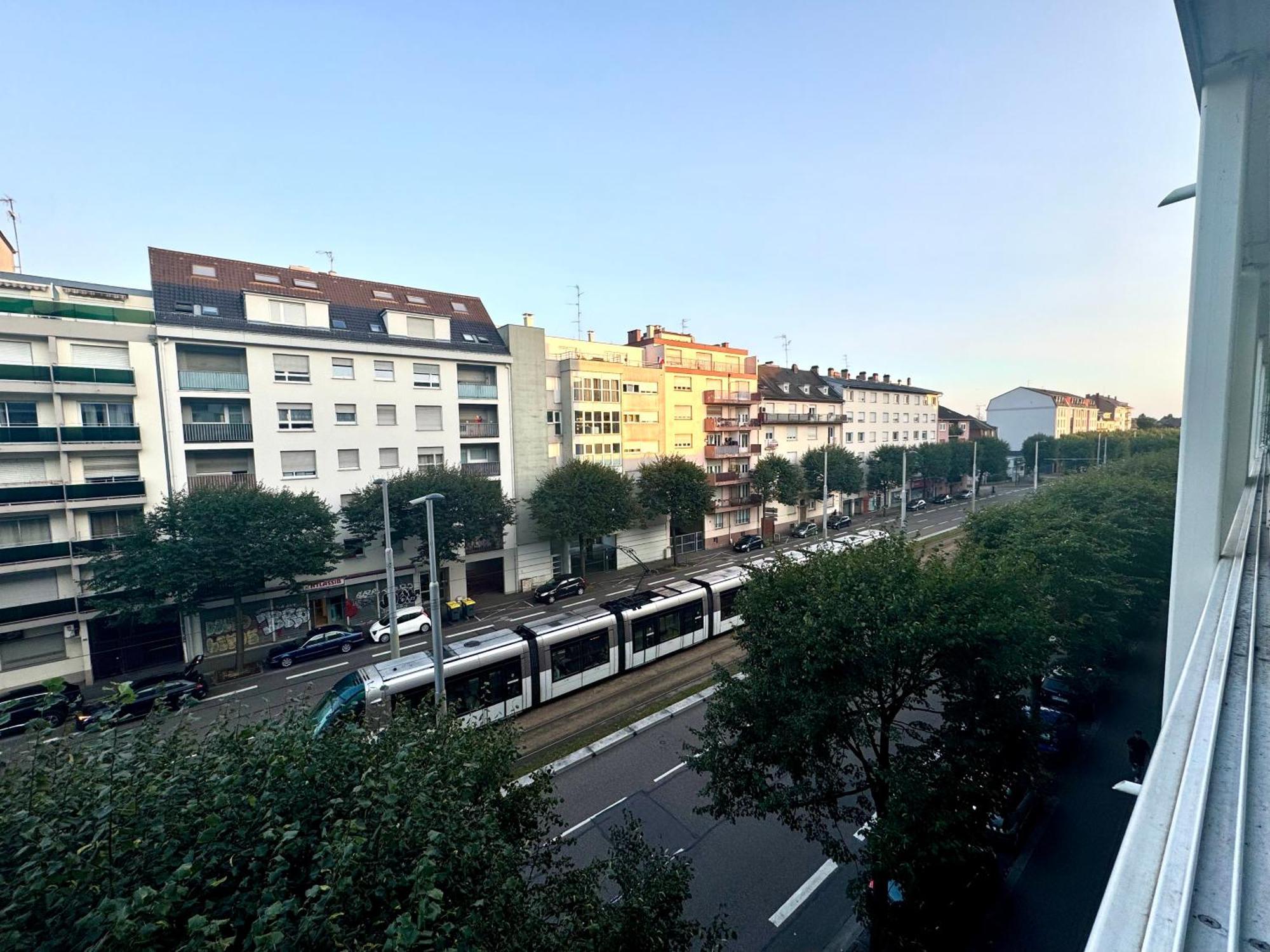Stbg Bel Appartement Avec Balcon Strasbourg Exterior foto